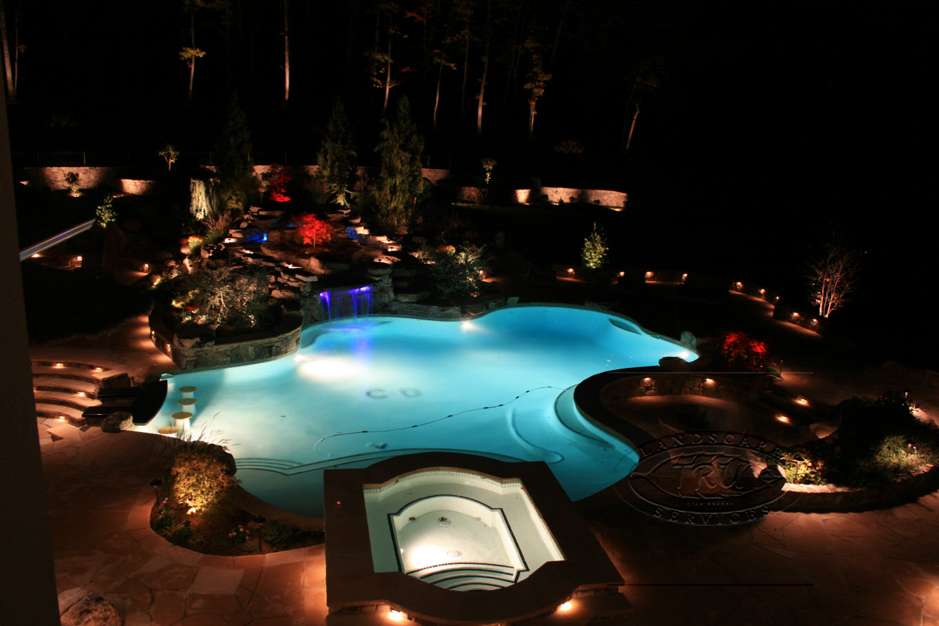 Low Voltage LED Landscape Lighting Techniques for Pools in San Diego